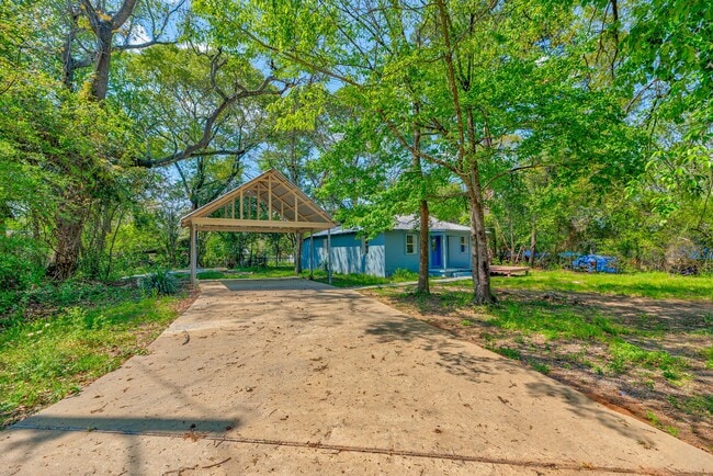 Building Photo - 885 Caldwell St