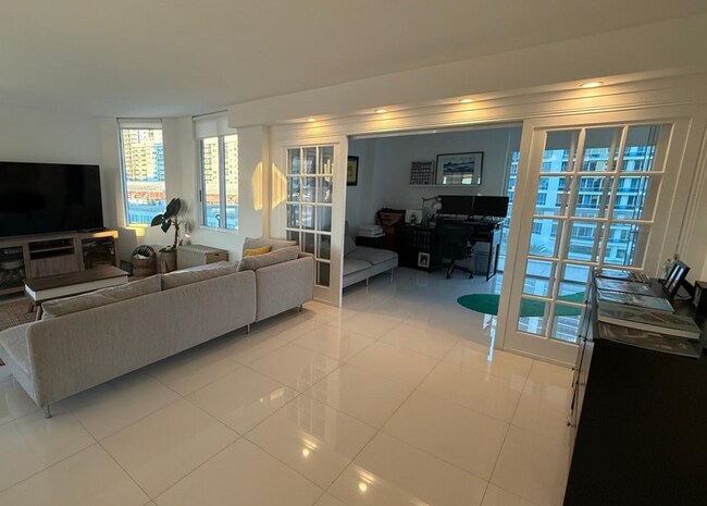 Building Photo - 5900 Collins Ave