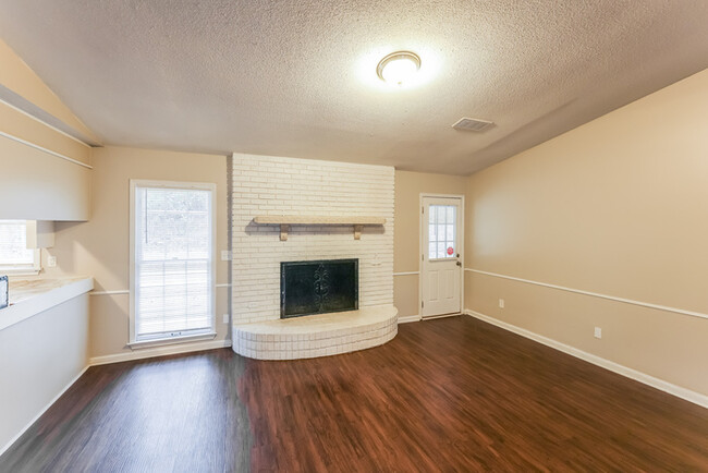 Building Photo - Gorgeous Home in Northport