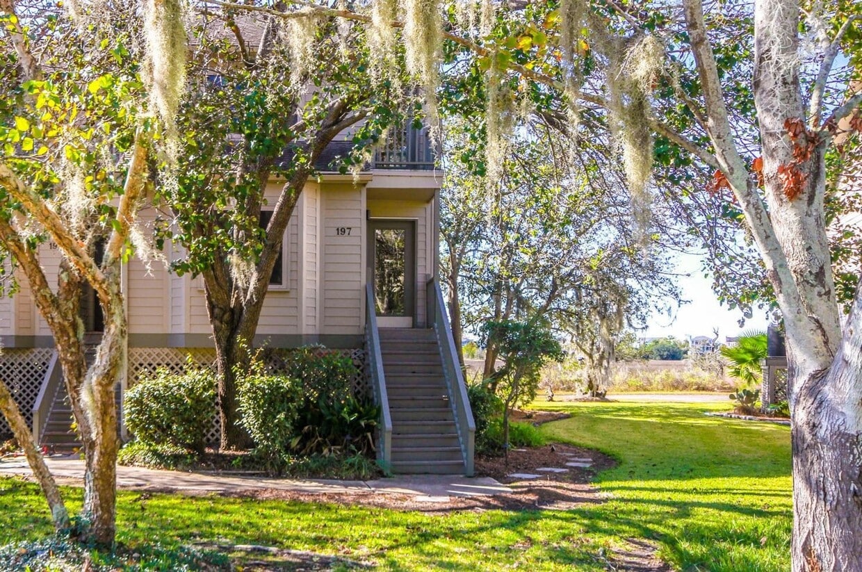 Front Exterior - 197 River Breeze Dr