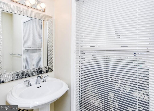 Building Photo - 2115 N Anvil Ln