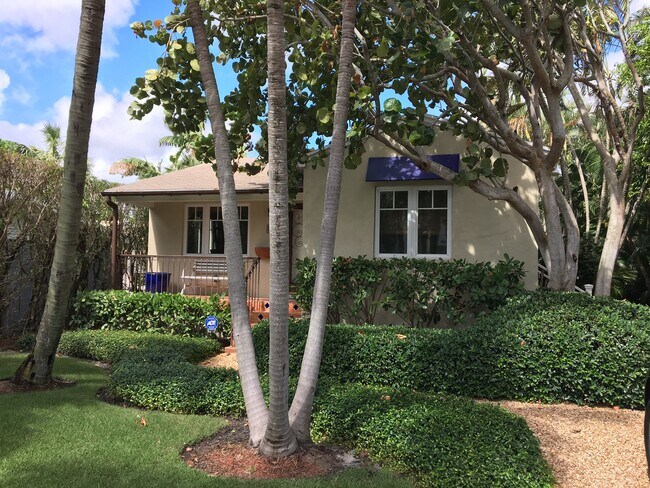 Building Photo - 729 Biscayne Dr