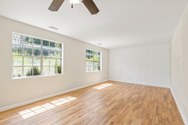 Building Photo - 1380 Church St