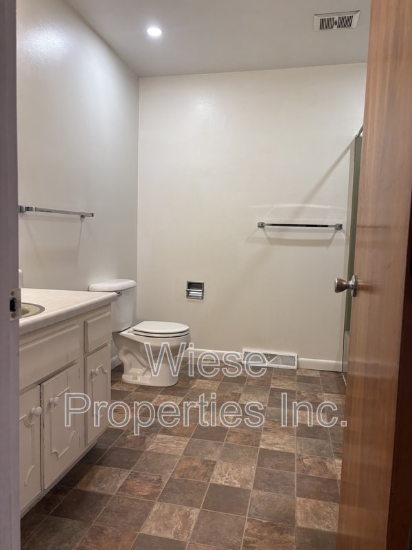 Building Photo - 408 Amherst Dr