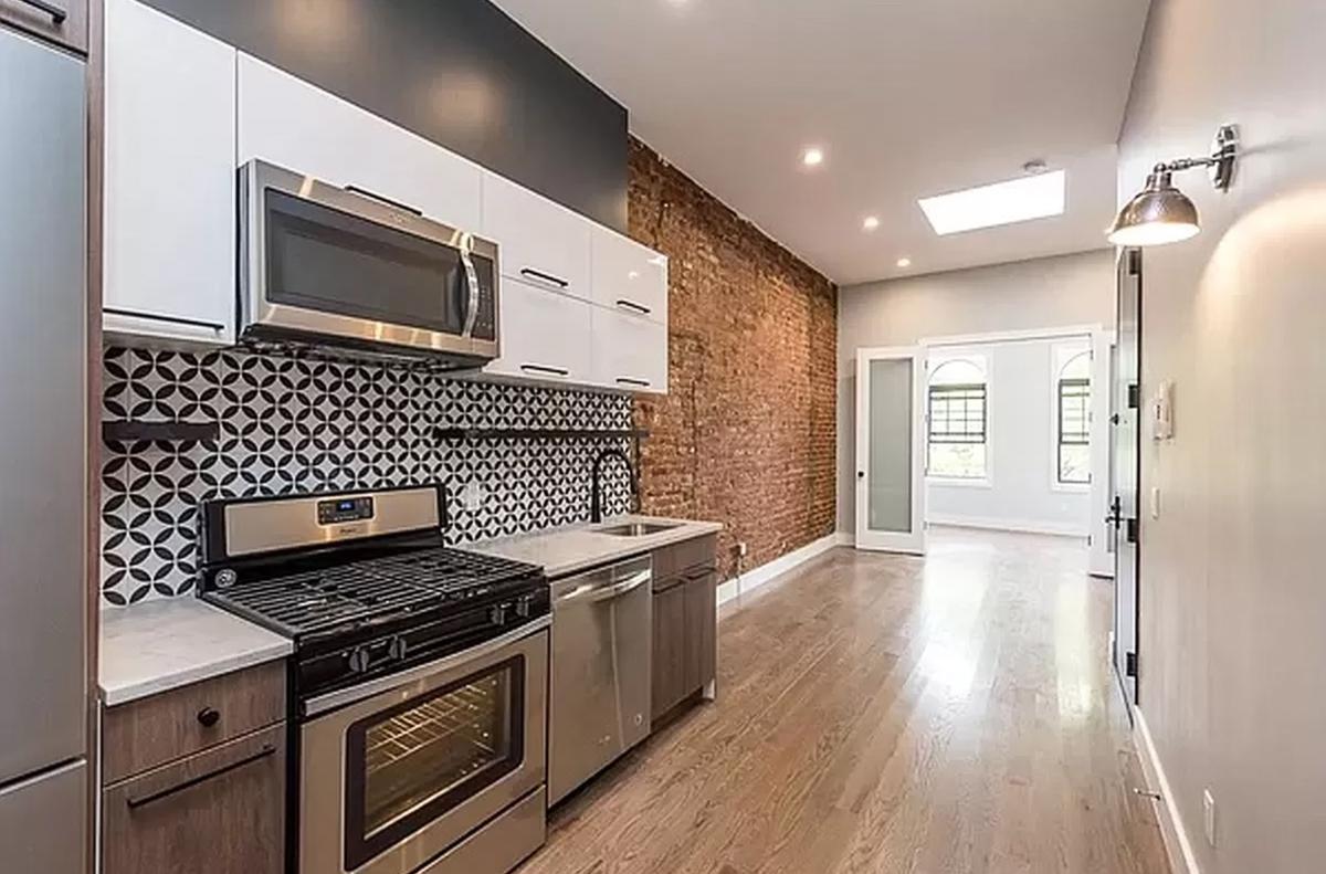 Primary Photo - 360 Palmetto St