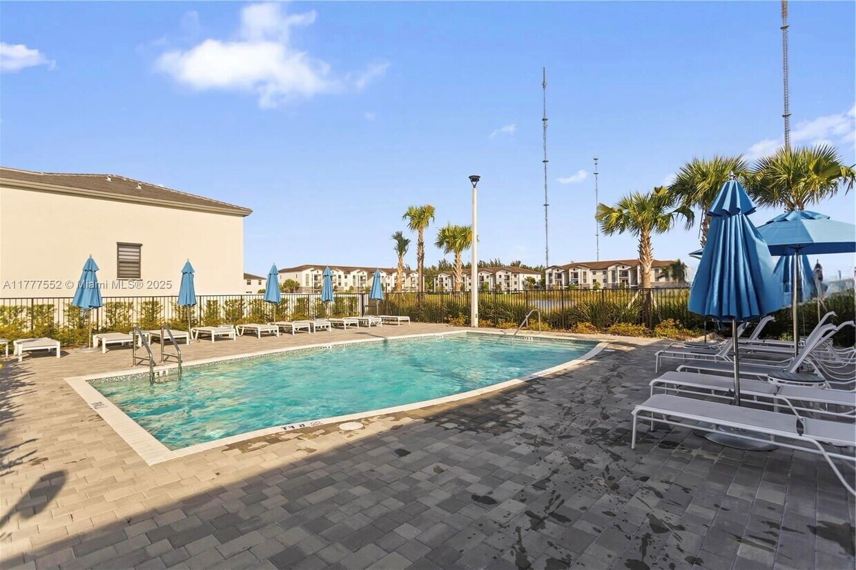 Foto principal - 452 NW 203rd St