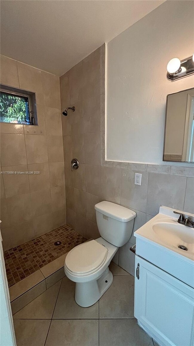 Building Photo - 2 bedroom in Hallandale FL 33009