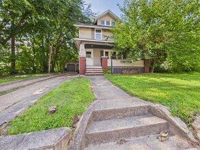 Building Photo - 524 Allyn St