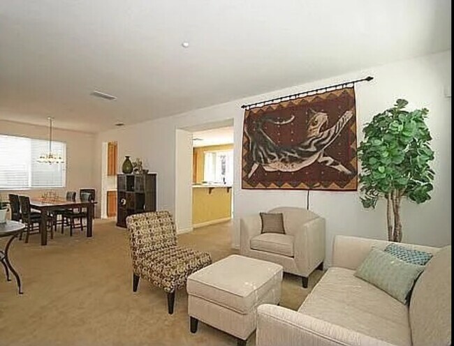 Foto del edificio - 246 White Birch Ct