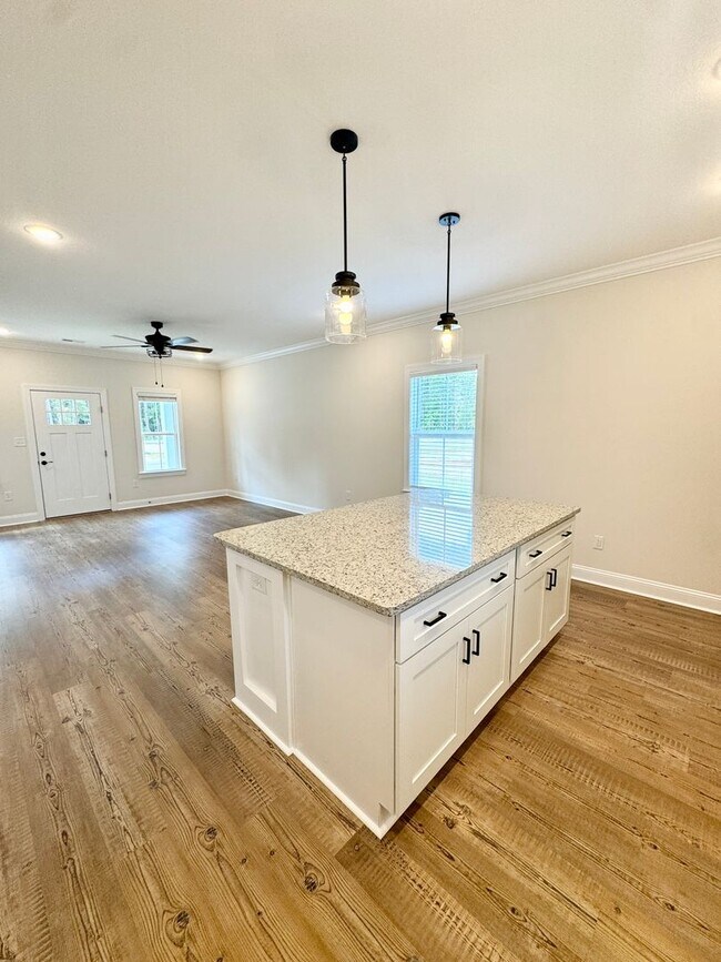 Foto del edificio - MOVE IN READY! BEAUTIFUL NEW home!!! ??? 3 Bedrooms, 2.5 Baths with garage