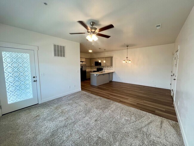 Building Photo - Lovely Condo Located In Saratoga Springs, UT