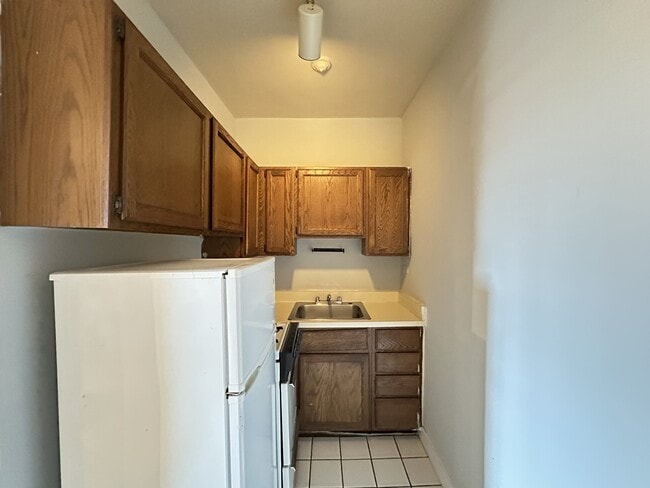 Building Photo - 457 W Melrose St