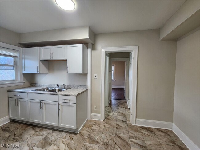 Foto del edificio - 529 E Cuyahoga Falls Ave