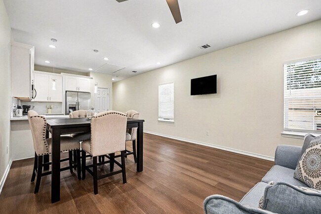 Foto del edificio - 3521 Avenue N 1/2 Rear