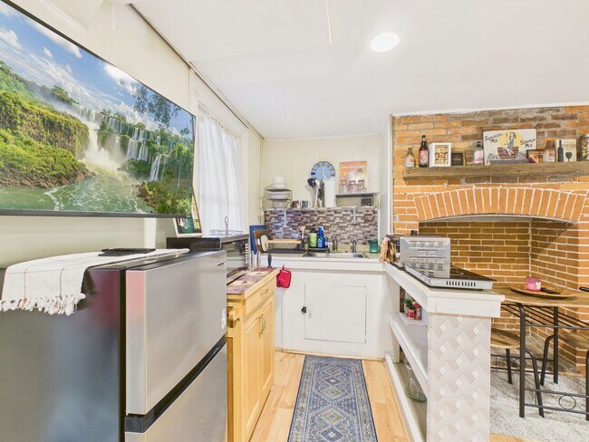 Building Photo - 260 North St