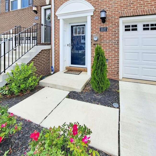 Building Photo - 5337 Phillis Wheatley Pl