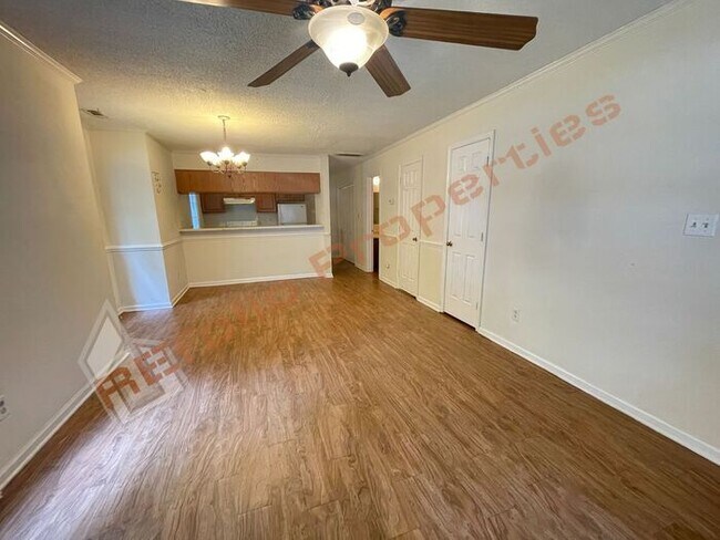 Foto del edificio - Great Location! 2 Bedroom 1.5 Bath 2 Story...