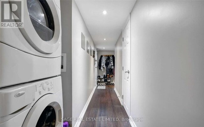 Building Photo - 95 Hillsdale Ave E