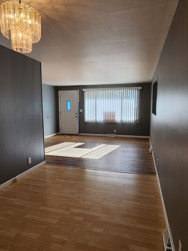 Building Photo - Great home in very desired area!