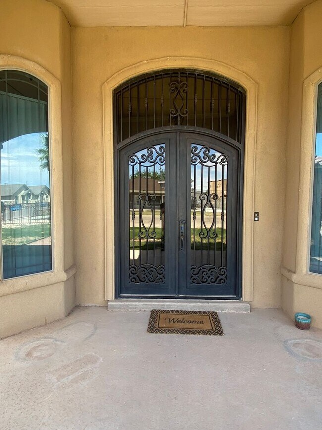 Foto del edificio - HOME FOR RENT IN CLINT