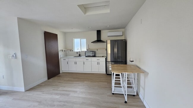 Kitchen - 3046 Miguel St