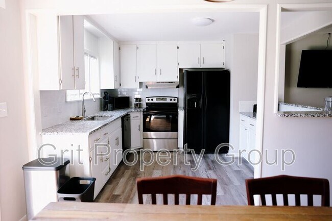 Building Photo - 5717 W 97th St