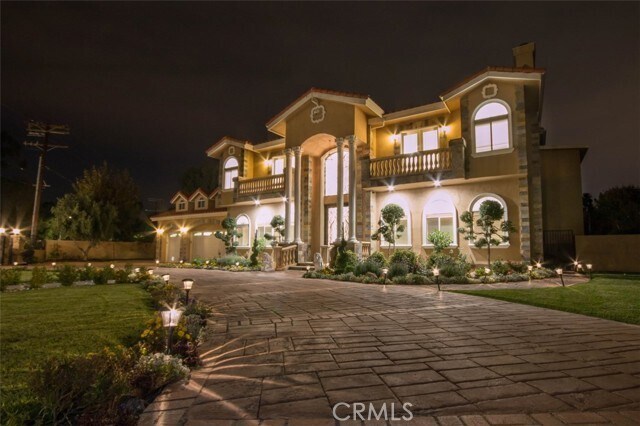 Foto principal - 10062 Valley Circle Blvd