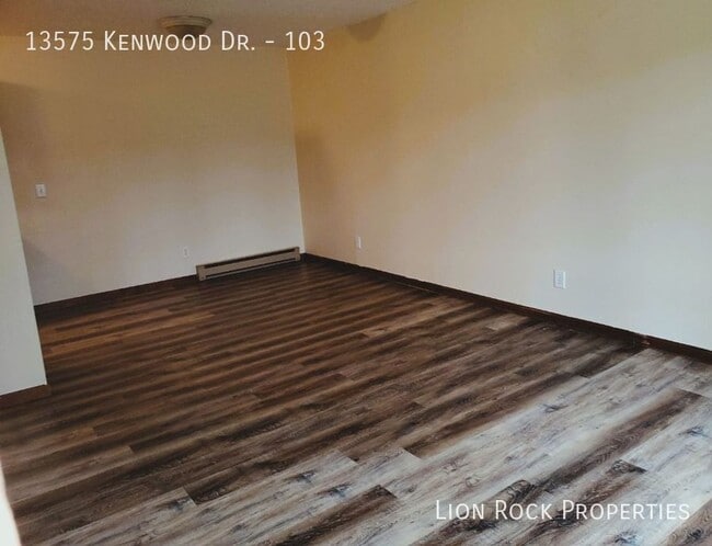 Building Photo - 13575 Kenwood Dr N