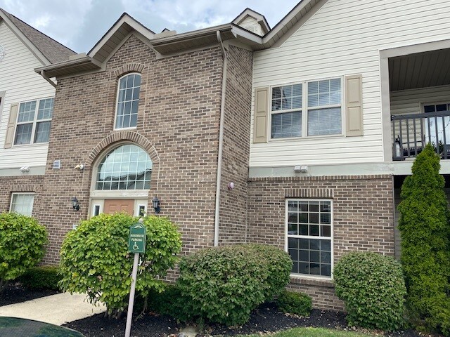 Building Photo - 753 Hidden Springs Dr