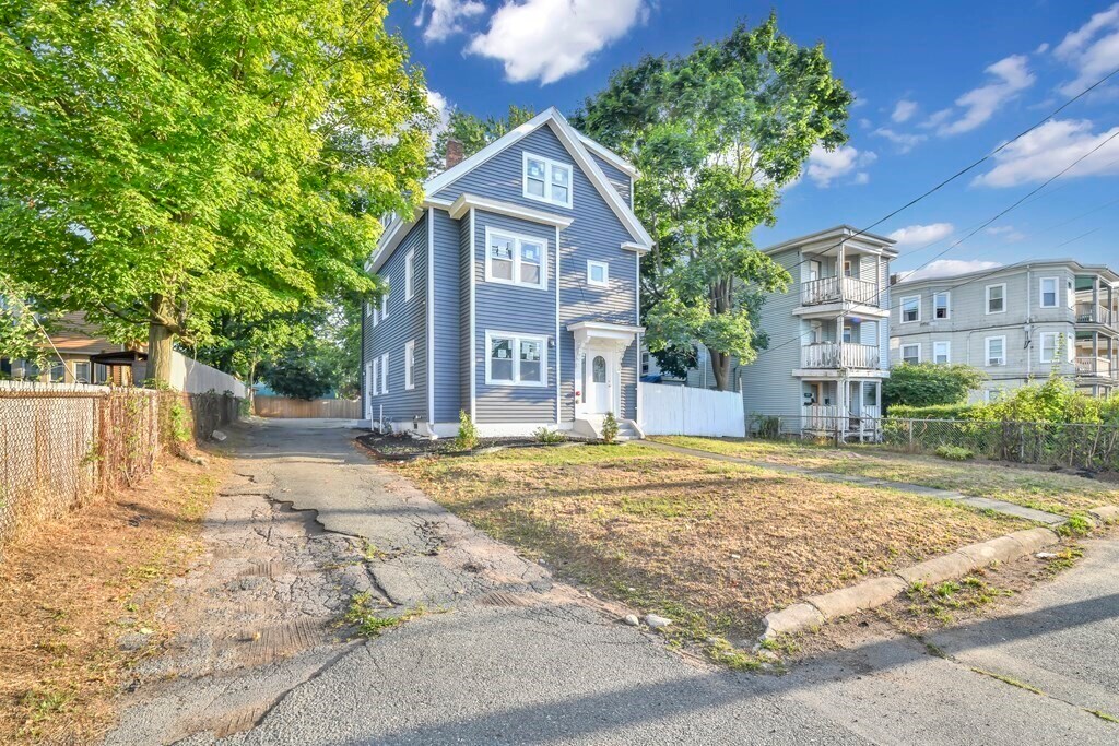 Primary Photo - 383 Crescent St