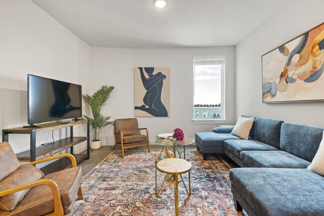 Foto del edificio - 5820 1/2 Cameron Road-FL4-ID1303394P