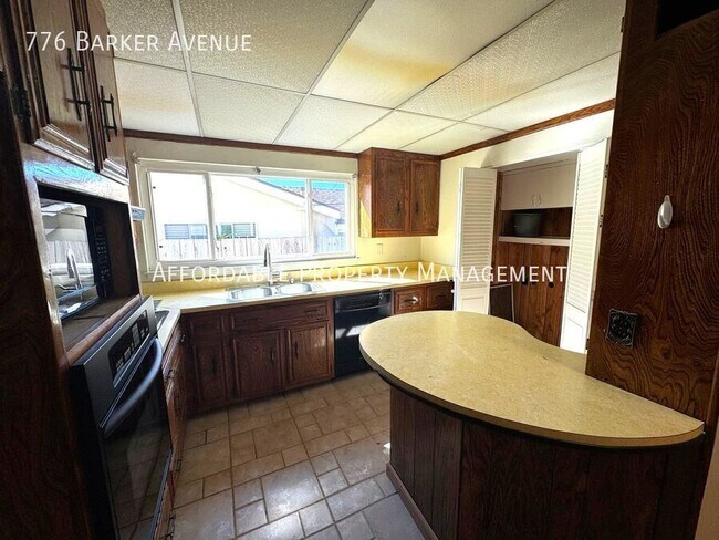 Foto del edificio - 776 Barker Ave