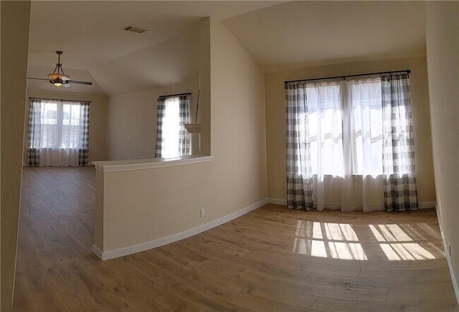 Foto del edificio - 114 Dana Dr