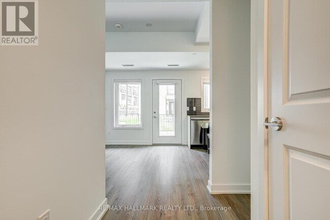 Photo du bâtiment - 155-155 Downsview Park Blvd