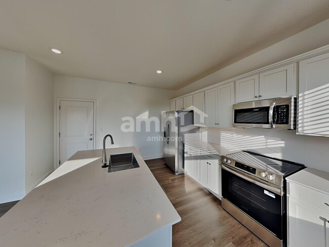 Building Photo - 9127 Henley Ave