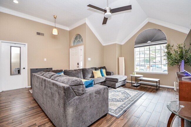 Foto del edificio - 4 bedrooms home in the heart of Copperfield