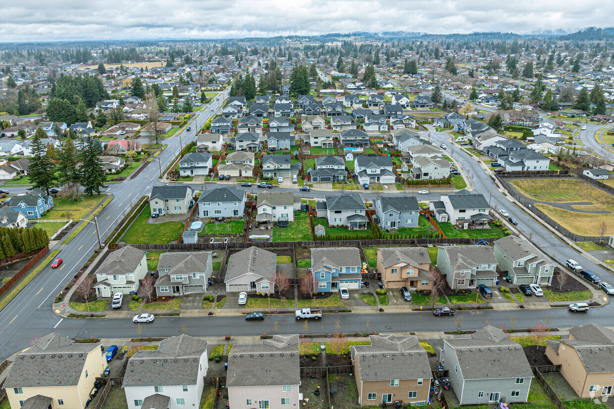 Building Photo - Liberty Meadows