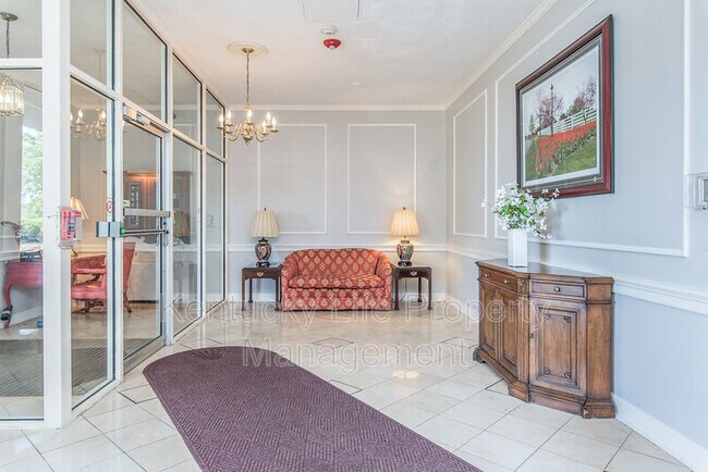 Foto del edificio - 2121 Nicholasville Rd