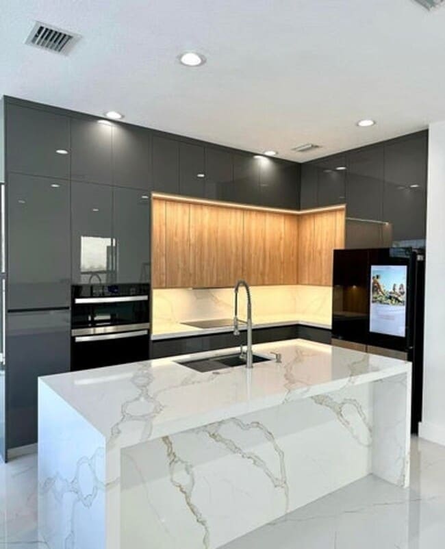 Foto del edificio - 9909 W 32nd Ln