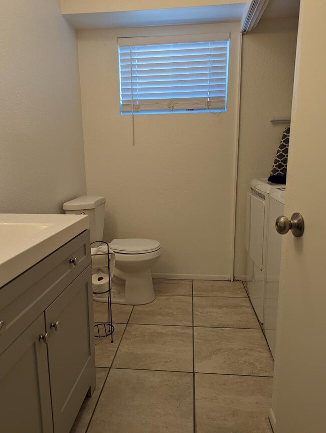 Building Photo - 306 E Ludlow Dr