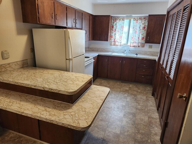 Building Photo - Sapacious 2 Bedroom Logan Apartment for Rent