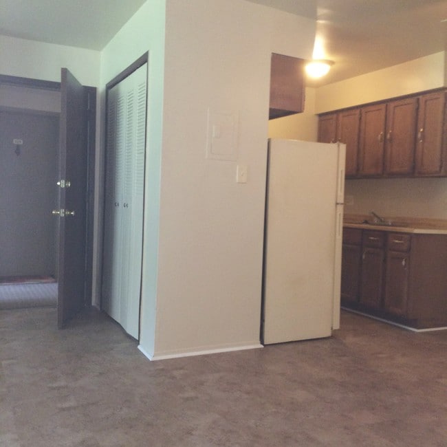 front enterance - 11404 Warren Blvd
