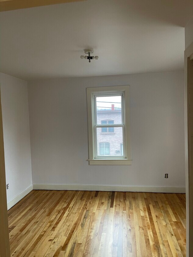 217 E Franklin St Unit B, Hancock, MI 49930 Apartments in Hancock, MI