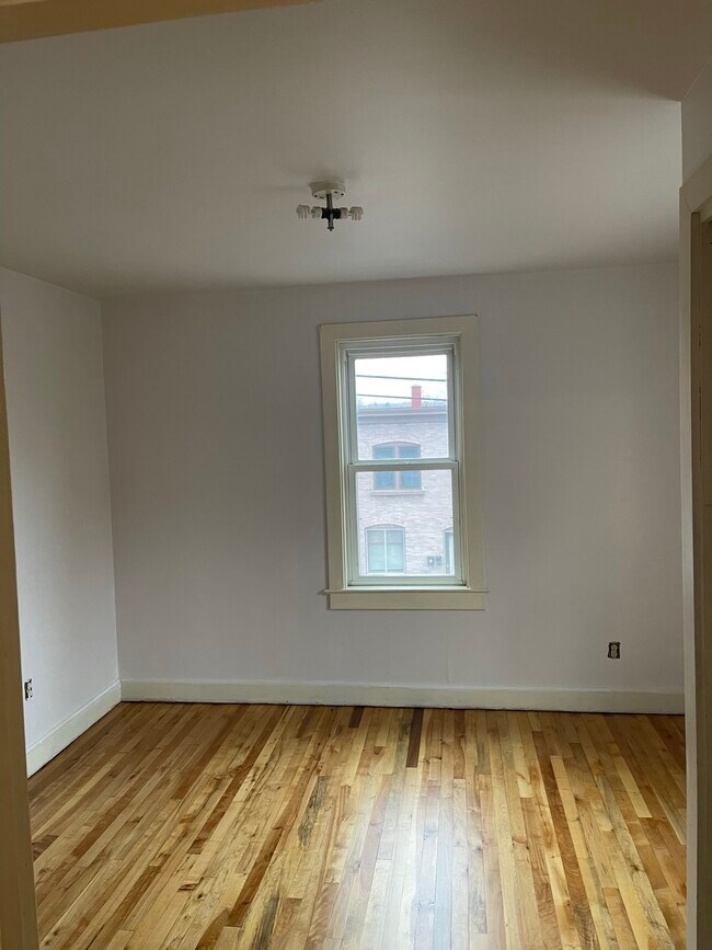 217 E Franklin St Unit A, Hancock, MI 49930 Apartments in Hancock, MI