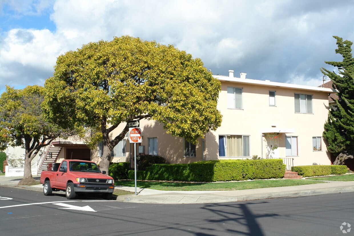 Primary Photo - 1121 Portland Ave