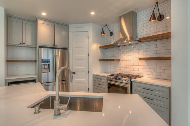 Foto del edificio - UT PRE LEASE: Newly Constructed: Luxury 4 ...