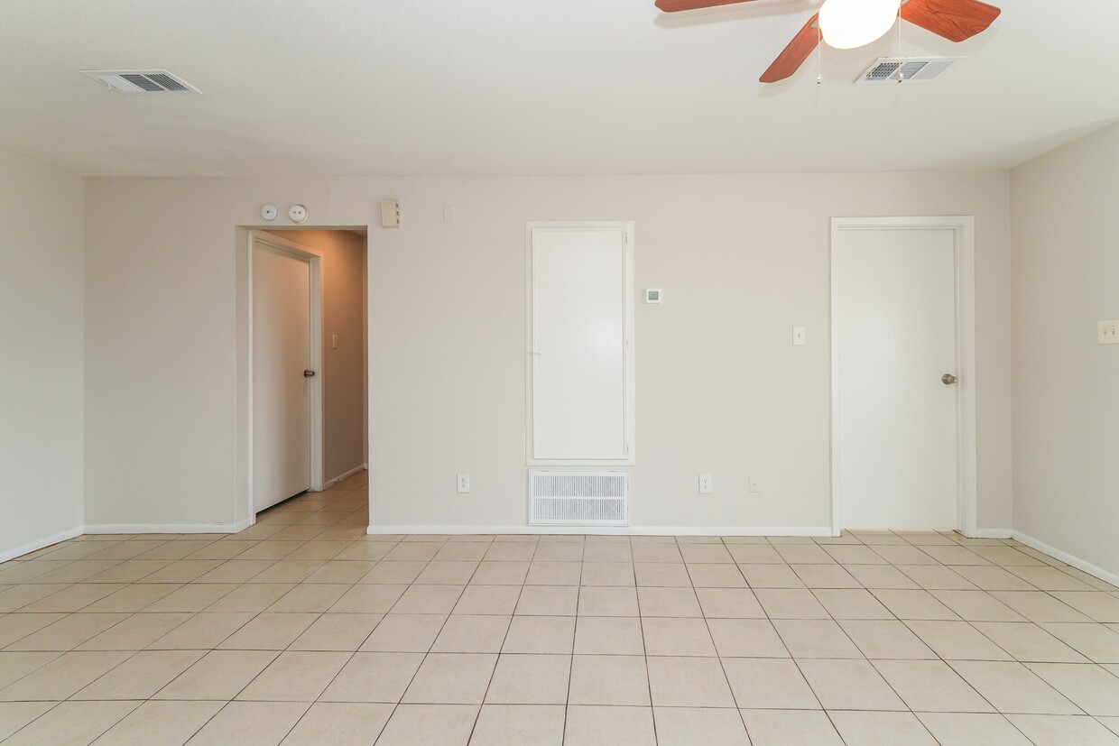 Primary Photo - 4021 Briar Hollow Dr