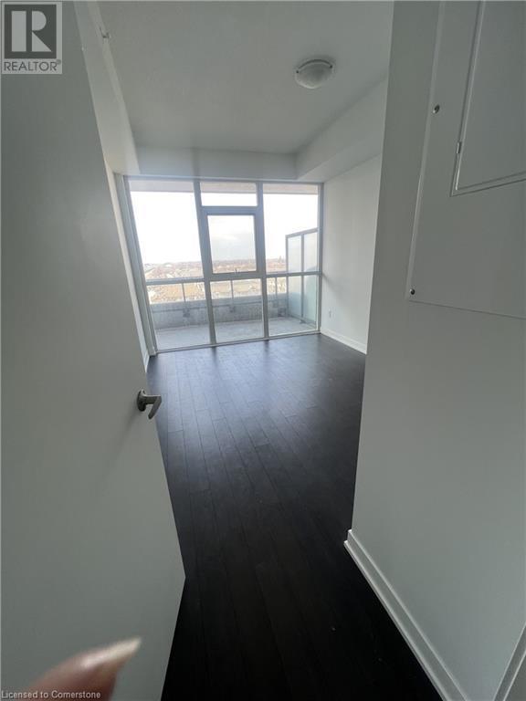 Photo du bâtiment - 550 N Service Rd