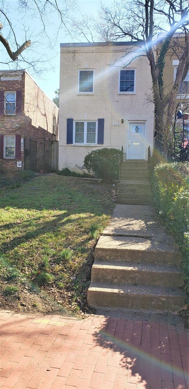 Building Photo - 319 South Carolina Ave SE