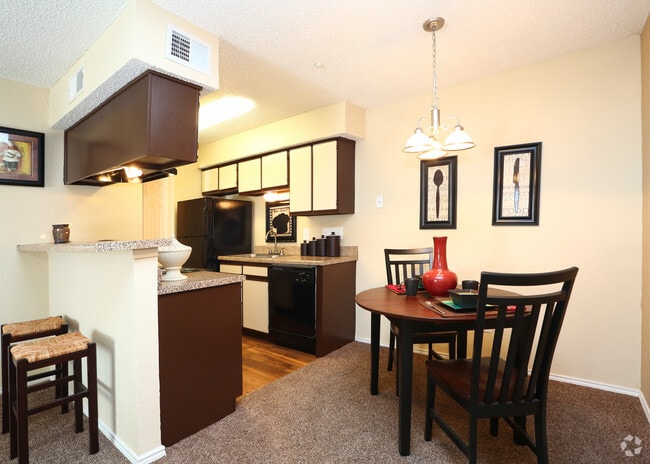 Dining Room - Summit on the Lake in Fort Worth TX